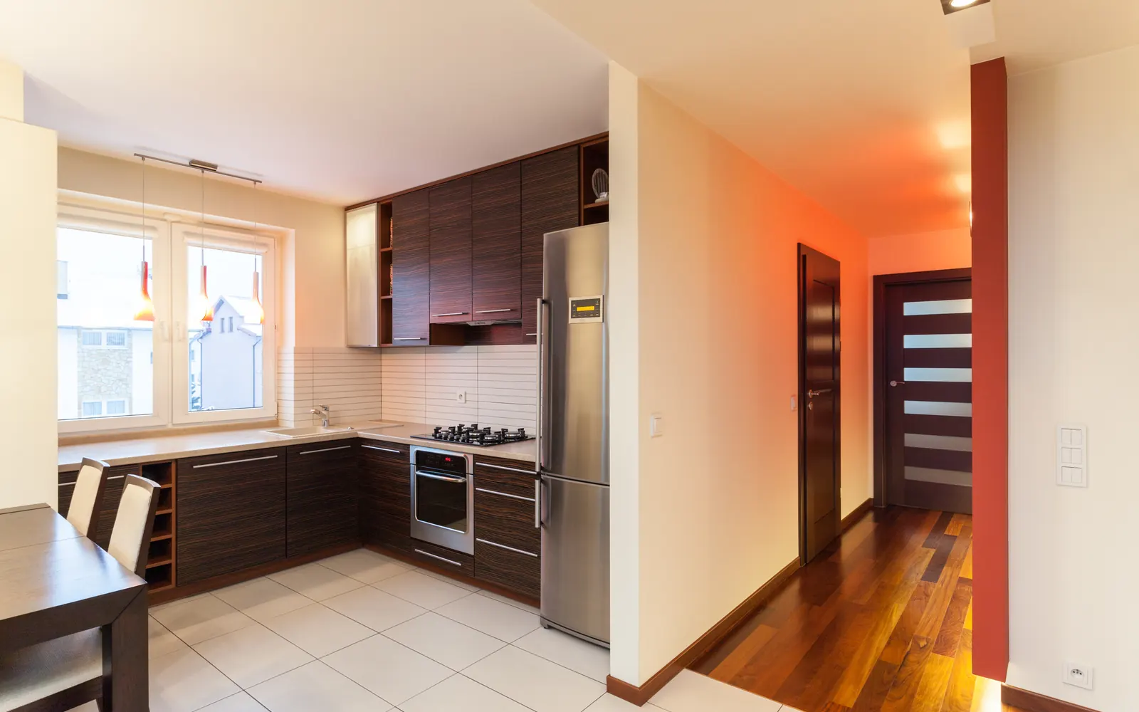 Piso reformado con cocina y pasillo amplio en Alcobendas